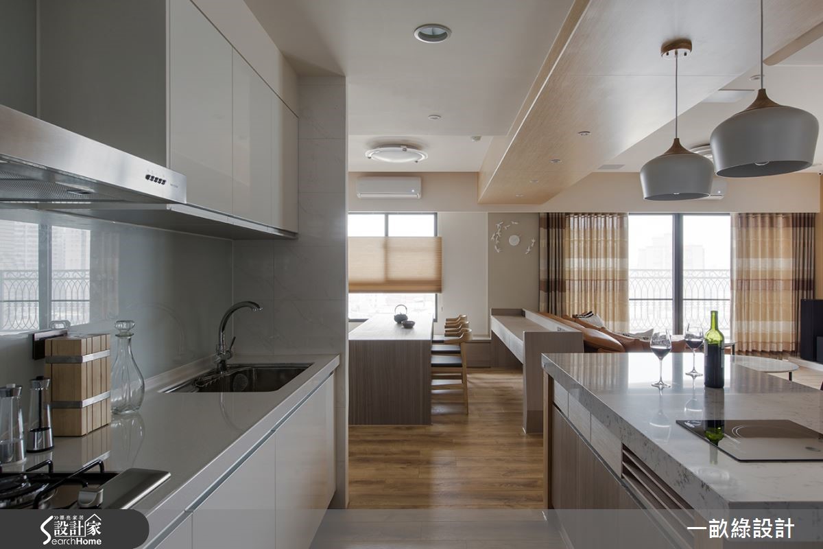 有一定社經地位、熱愛音樂的男主人，為了一圓自己的休